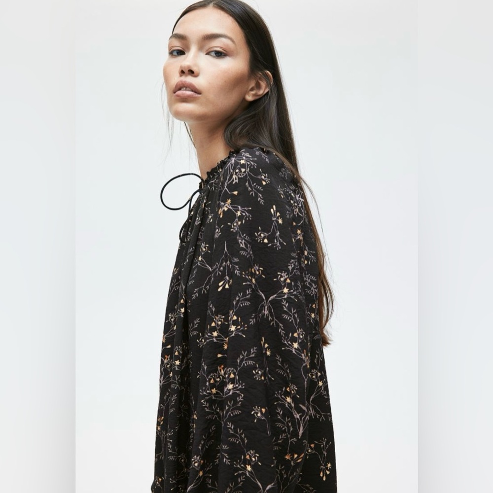 NWT DRAWSTRING-DETAIL DRESS - Picture 5 of 7